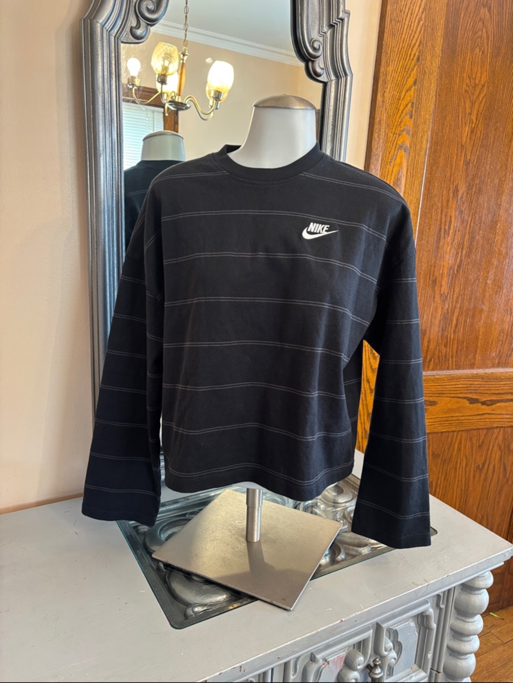 Nike Small Thick Black Crewneck Cropped Long Sleeve Shirt with Thin Gray Stripes